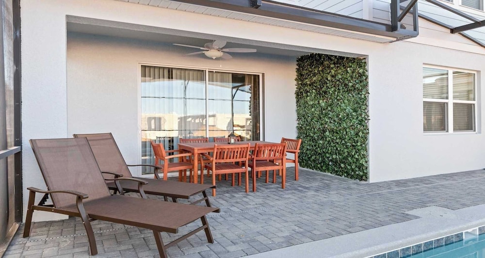 Extraordinary 5BR Private Pool Near Disney Area - photo 32