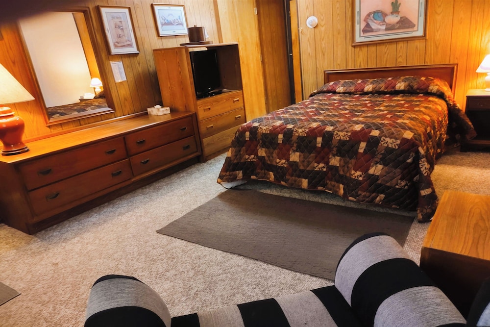 Love Hotels Voyageur by OYO at International Falls MN - photo 15
