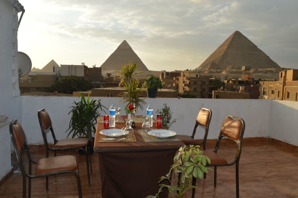 Pyramids View Studios - carbon neutral hotel in Giza