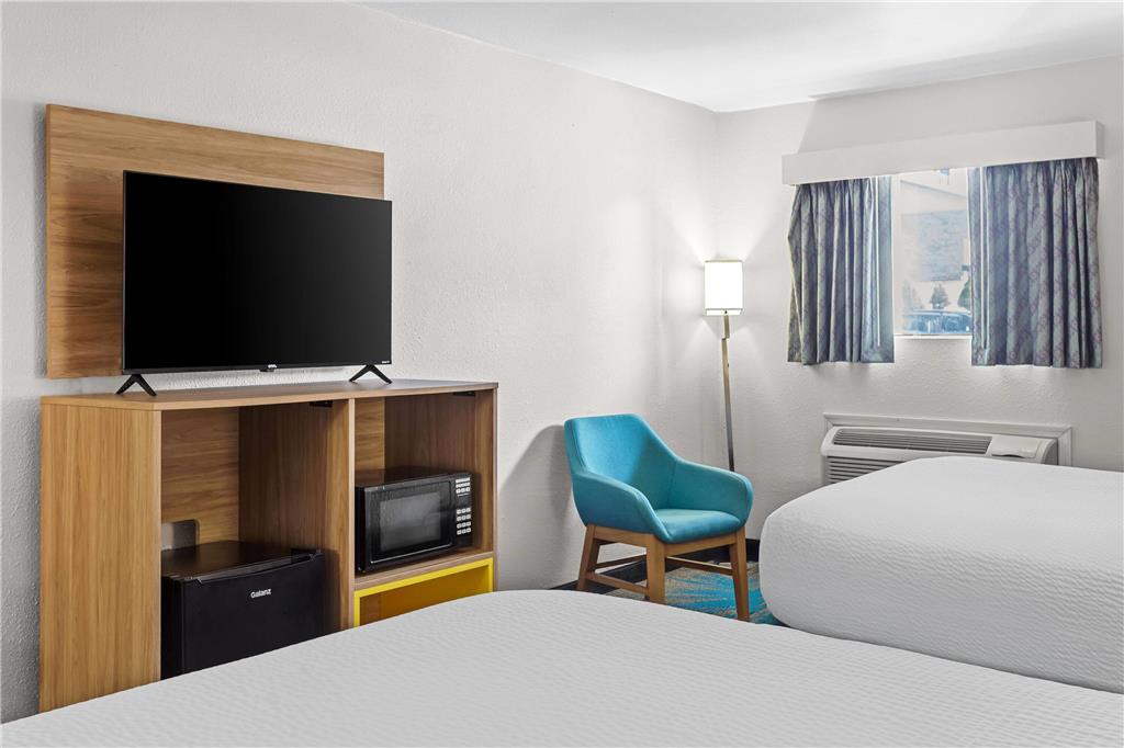 Days Inn by Wyndham Huntington - photo 20