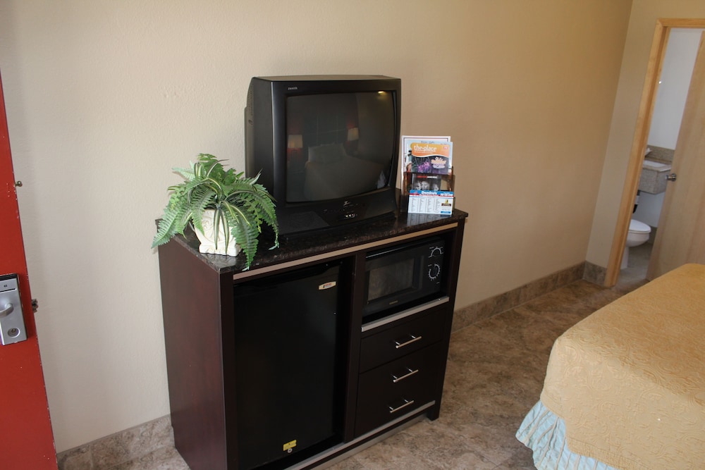 Harbor Inn & Suites - photo 20
