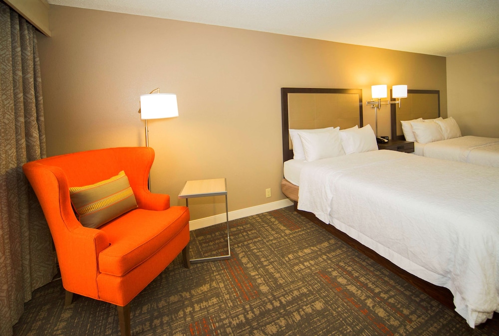 Hampton Inn & Suites Valdosta Conference Center - photo 23