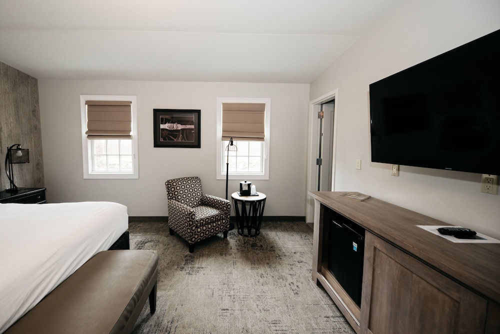The Railroad Inn - photo 9