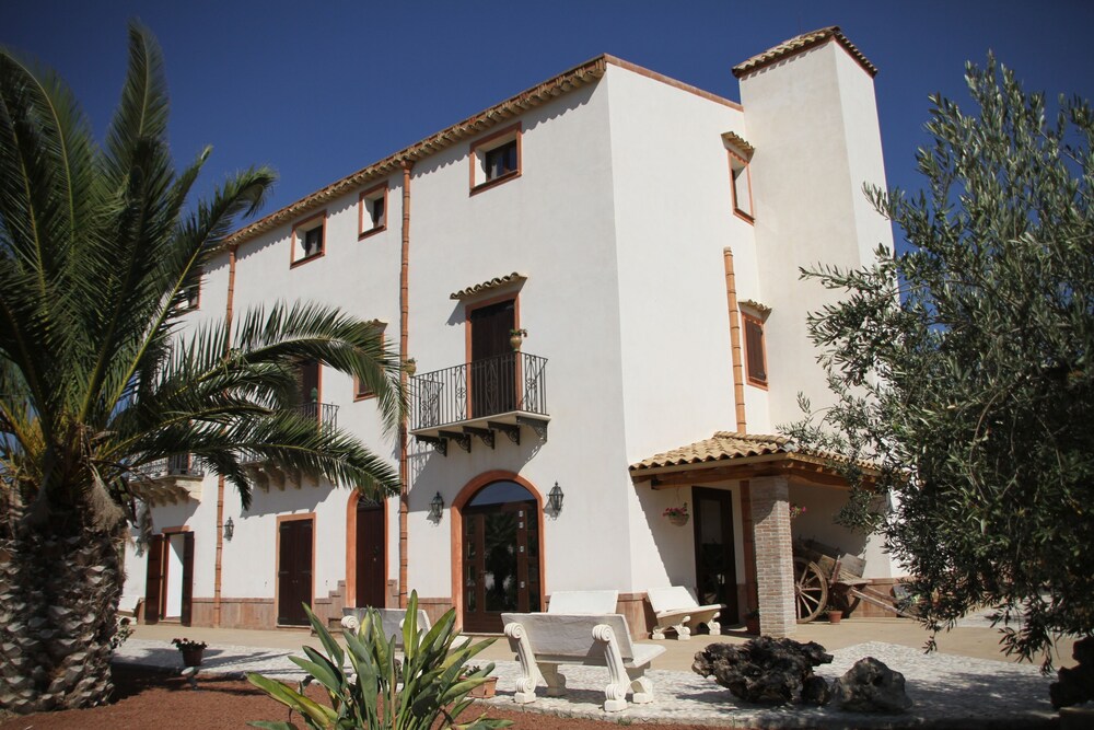 Tenute Piazza Countryhouse — 4-Star Luxury Hotel in Ribera, Italy