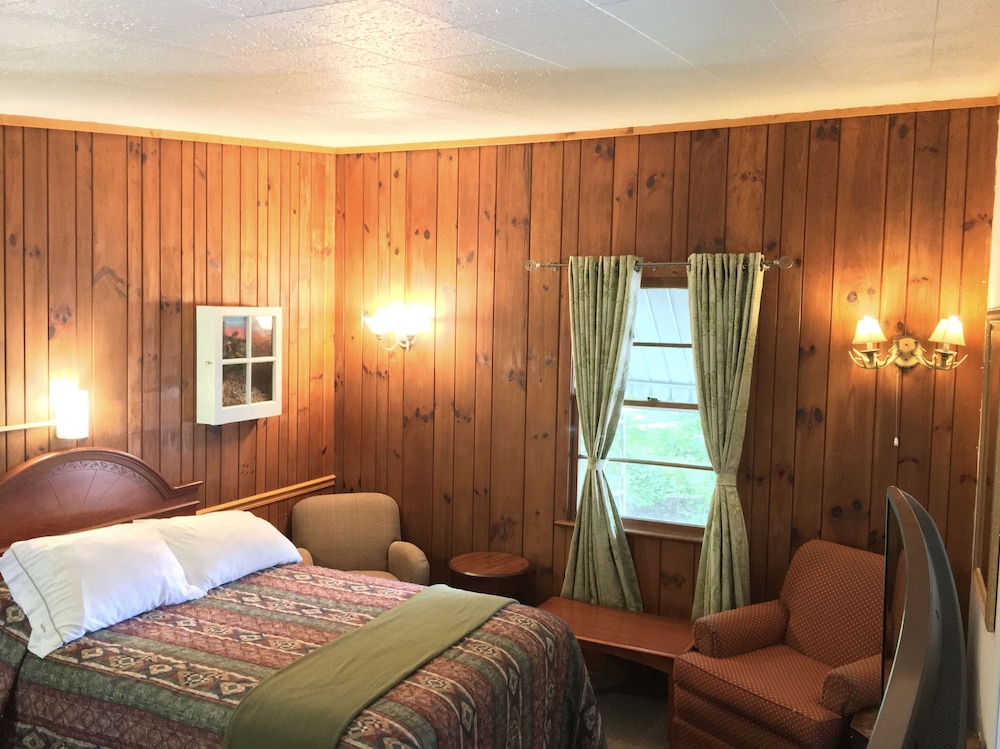 CedarWood Inn - photo 19