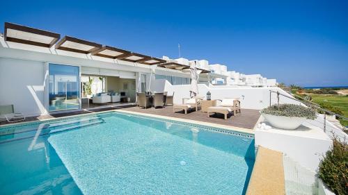 Luxury Bay View Villa 28 Right On The Beach