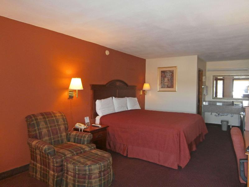 Rodeway Inn - photo 14