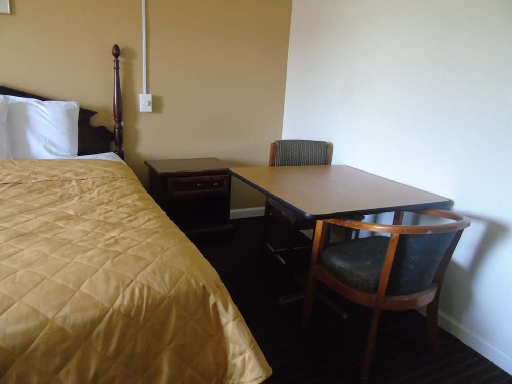 Americas Express Inn - photo 15