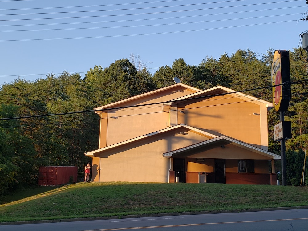 Super 8 by Wyndham Martinsville VA - photo 13