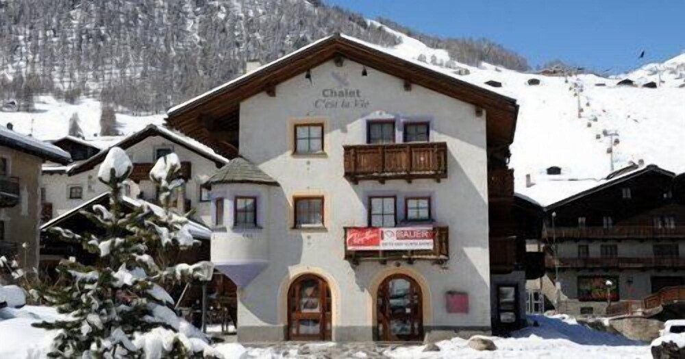 Chalet C'Est La Vie — 4-Star Luxury Hotel in Livigno, Italy