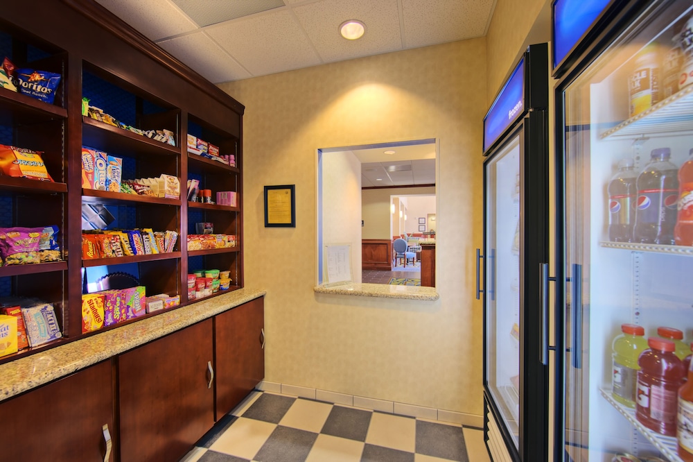 Hampton Inn & Suites Ridgecrest - photo 39