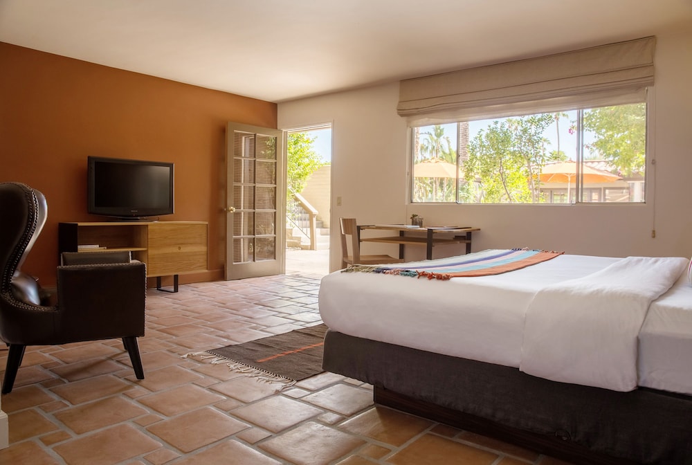 Santiago Resort Palm Springs Premier Gay Men s Resort - photo 15