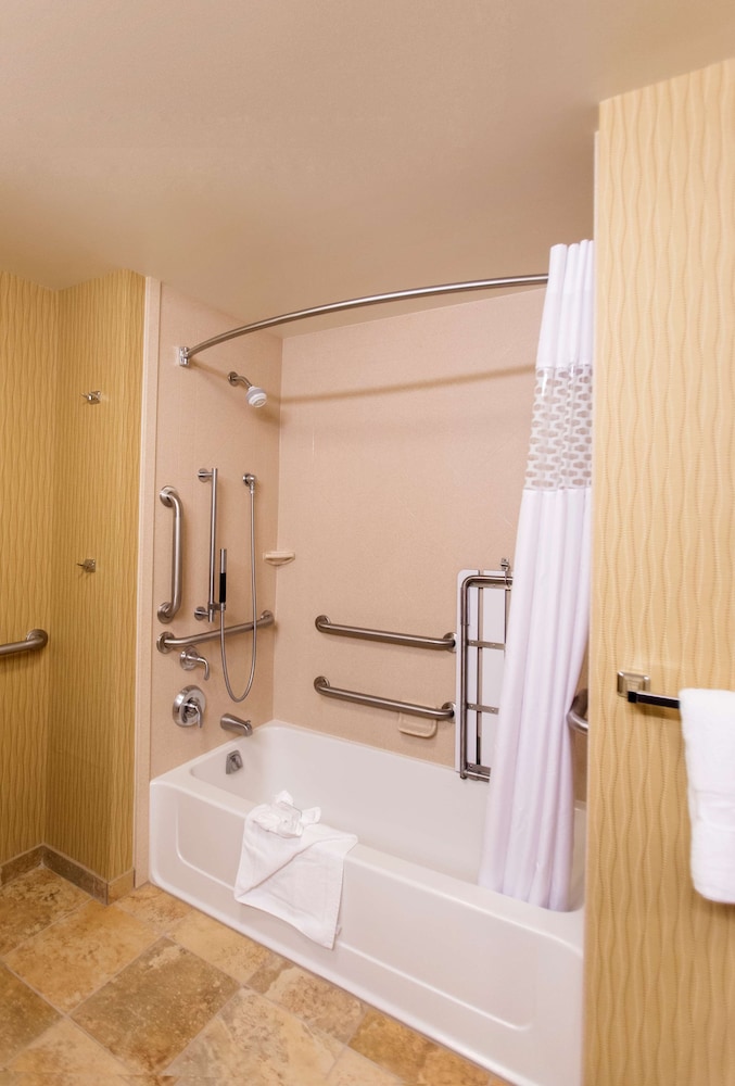 Hampton Inn Marquette Waterfront - photo 27