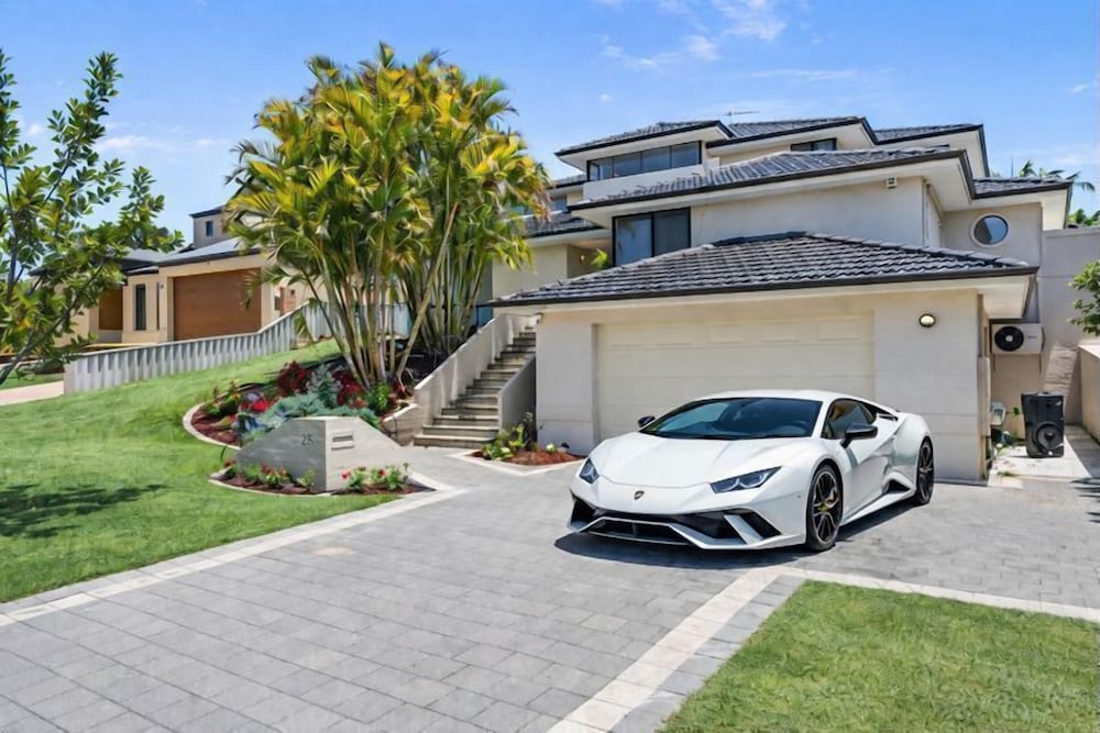 The Monaco Mansion Dianella Sepal Stay — Perth