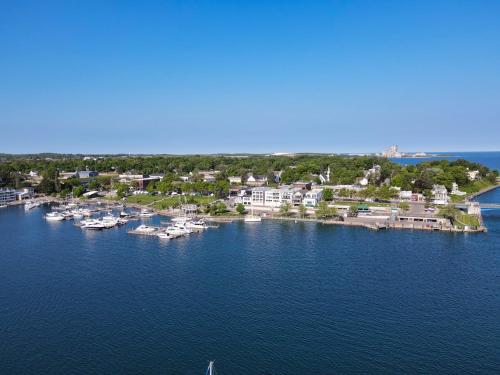 101 Edgewater Inn - photo 19