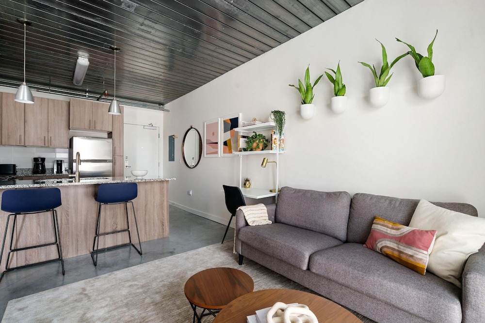 Mid Main Lofts 6424 Cool Designer 1BR Loft Midtown Houston - photo 16