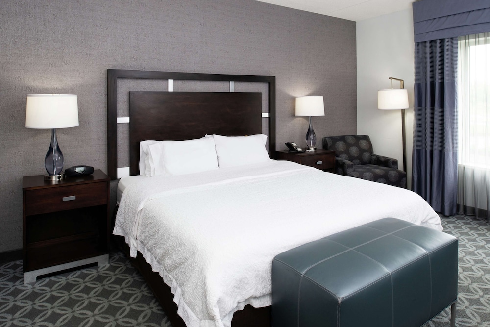 Hampton Inn & Suites Greensboro Coliseum Area - photo 30