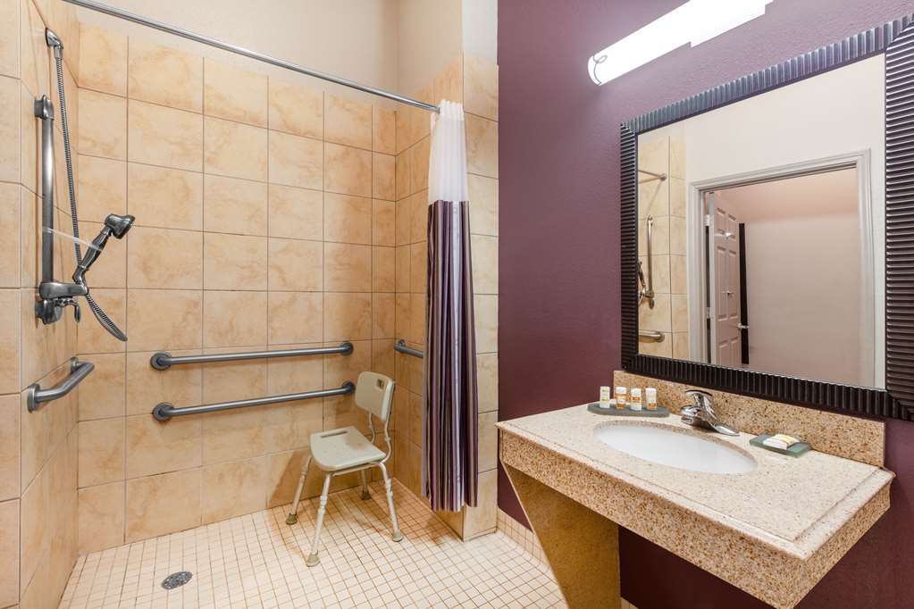 La Quinta Inn & Suites by Wyndham Lumberton - photo 12