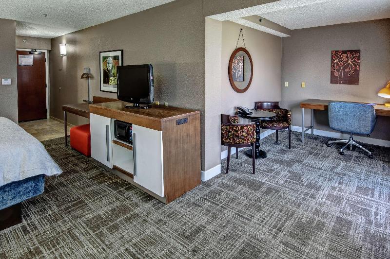 Hampton Inn Tullahoma - photo 18
