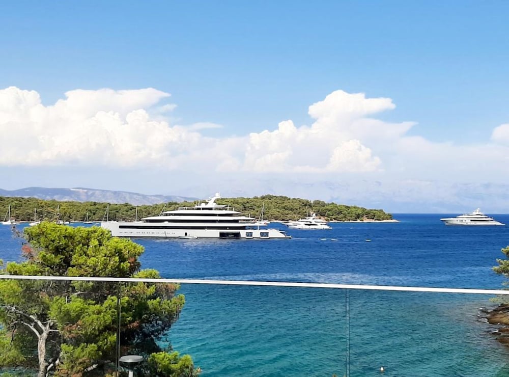 Vila Casa di Mare Jelsa Otok Hvar — 4-Star Luxury Hotel in Jelsa, Croatia