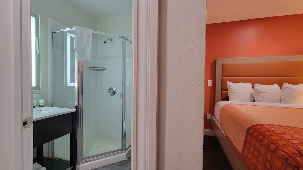 Presidio Parkway Inn - photo 19