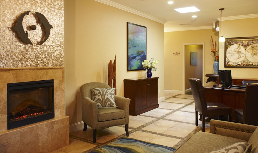 Blue Dolphin Inn - photo 3