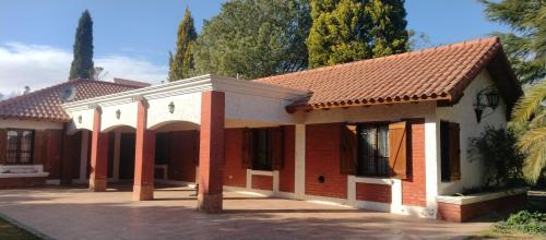 Casa amplia jardin maravilloso — 4-Star Luxury Hotel in Villa Nueva, Argentina