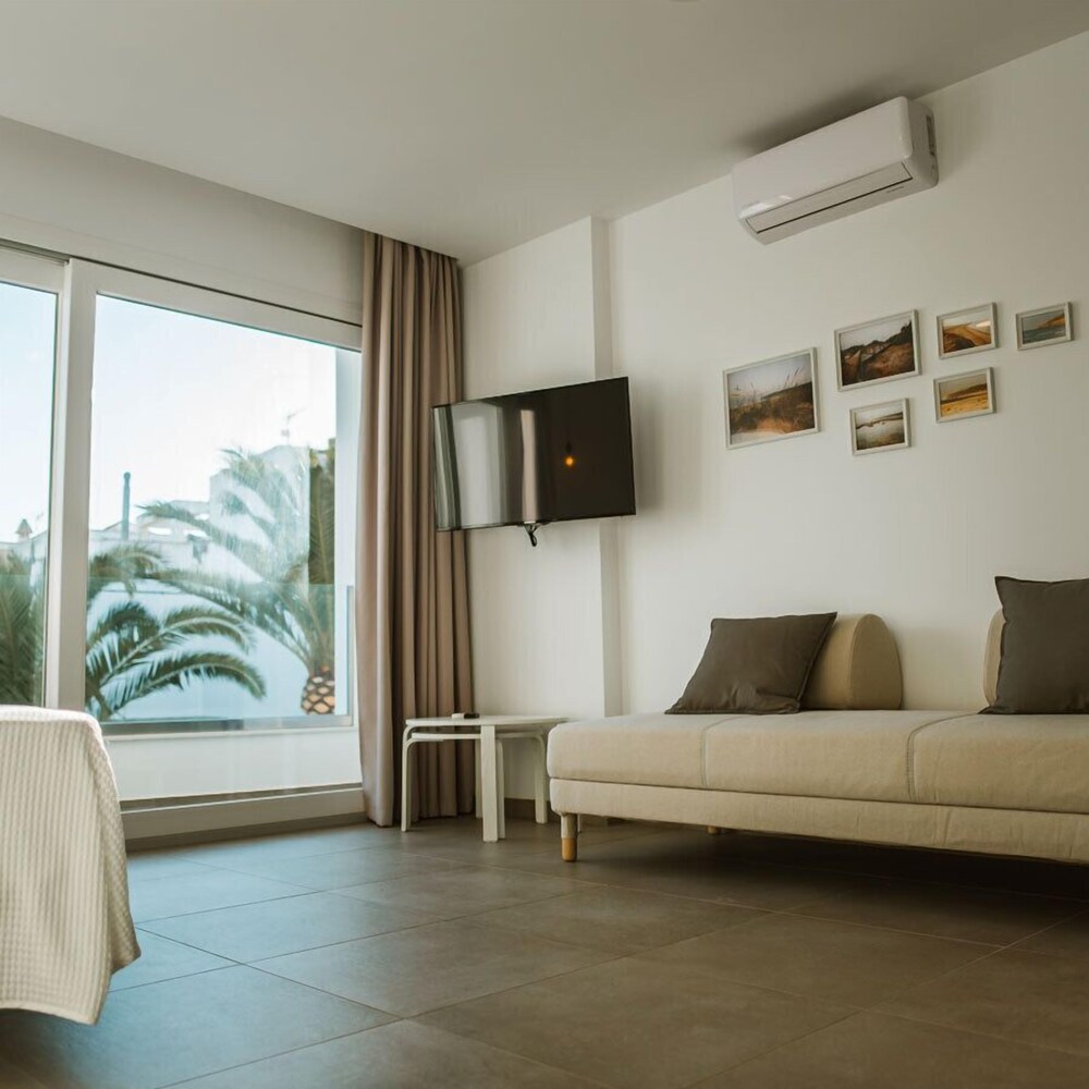 Apartamentos ZHR — 4-Star Luxury Hotel in Zahara De Los Atunes, Spain