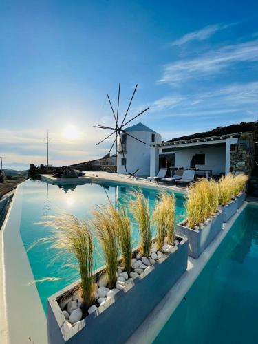 Windmill House with private pool and breathtaking views — 4-Star Luxury Hotel in Antiparos, Greece