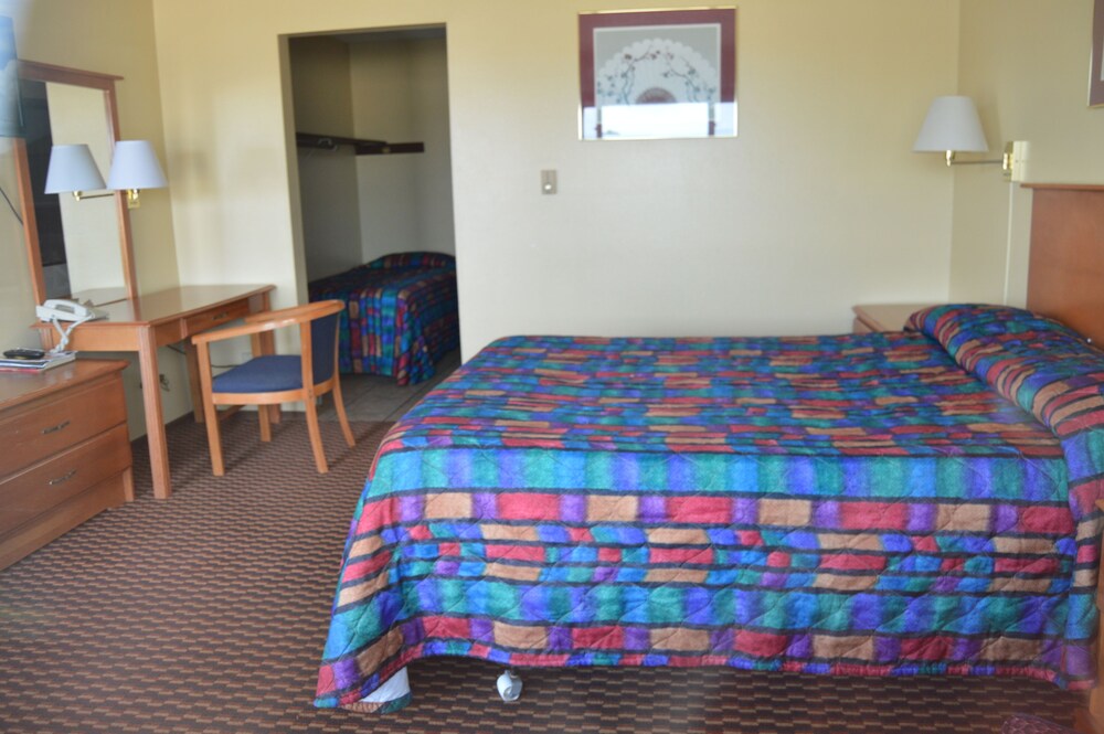 Midway Motel - photo 6