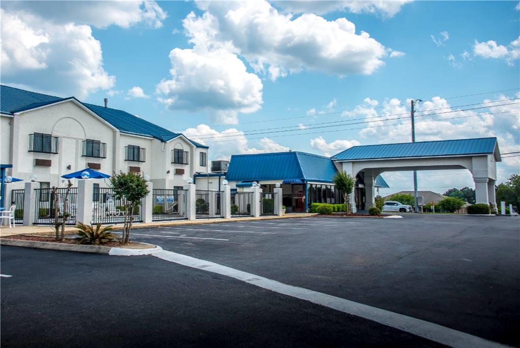 Days Inn by Wyndham Troy - photo 2