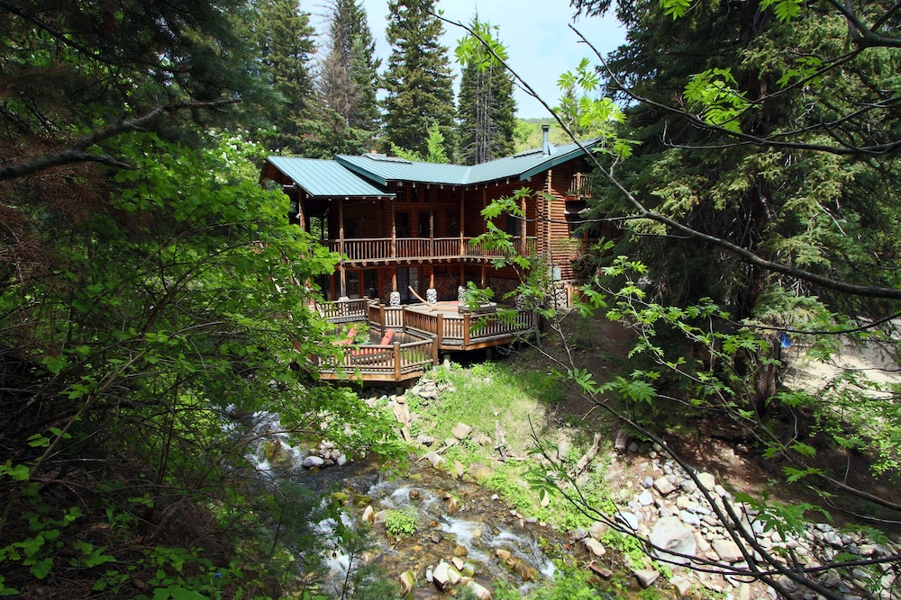 Log Cabin On The Stream Sundance Utah — 4-Star Luxury Hotel in Sundance, United States