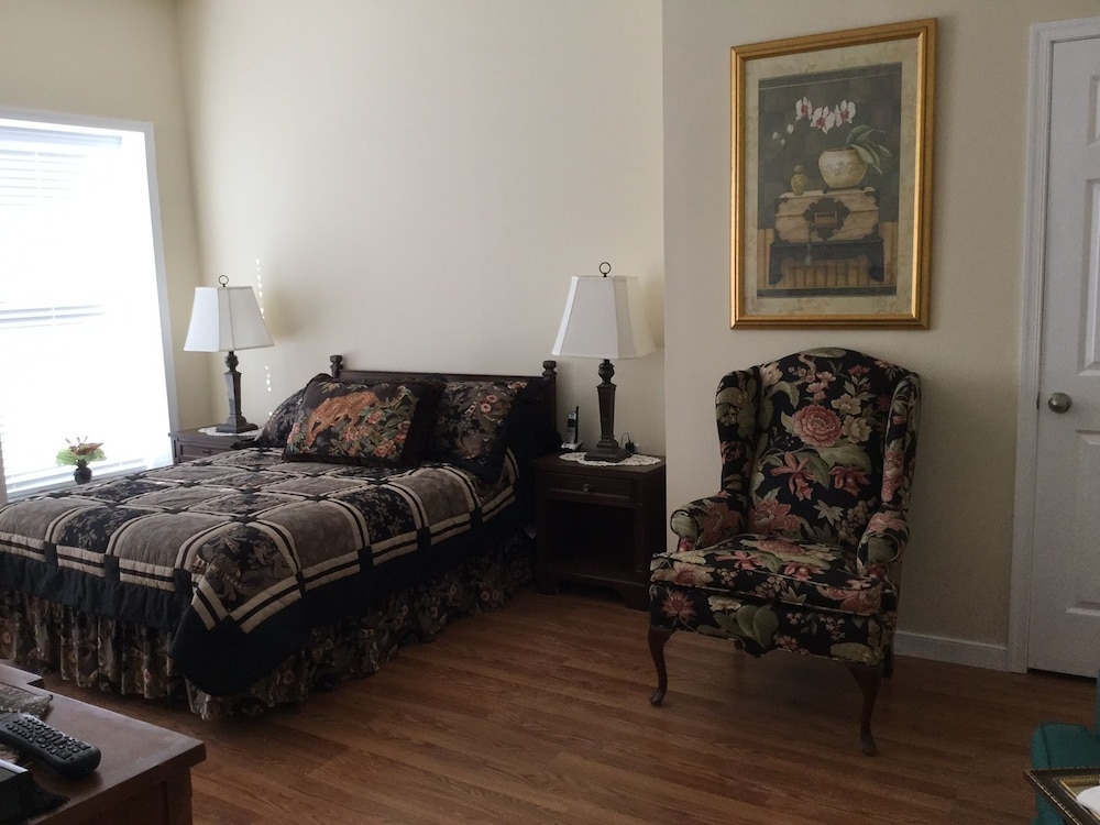The Jury's Inn - photo 2