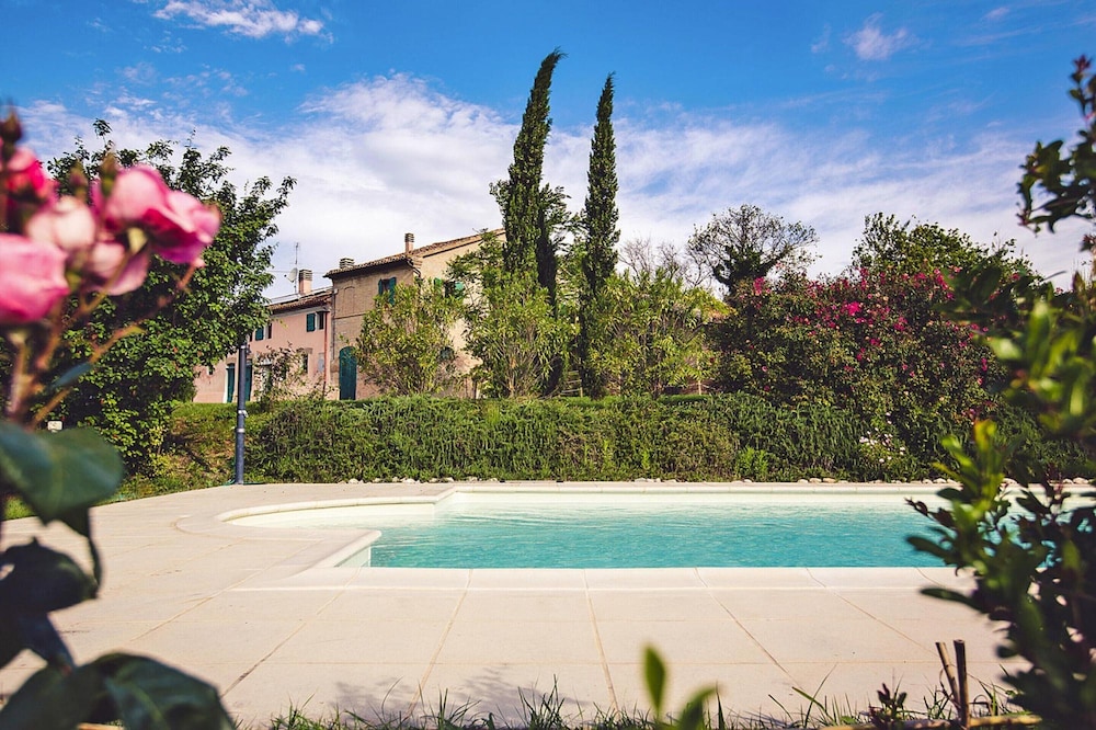 Country House in Monterado with Pool — 4-Star Luxury Hotel in Monterado, Italy