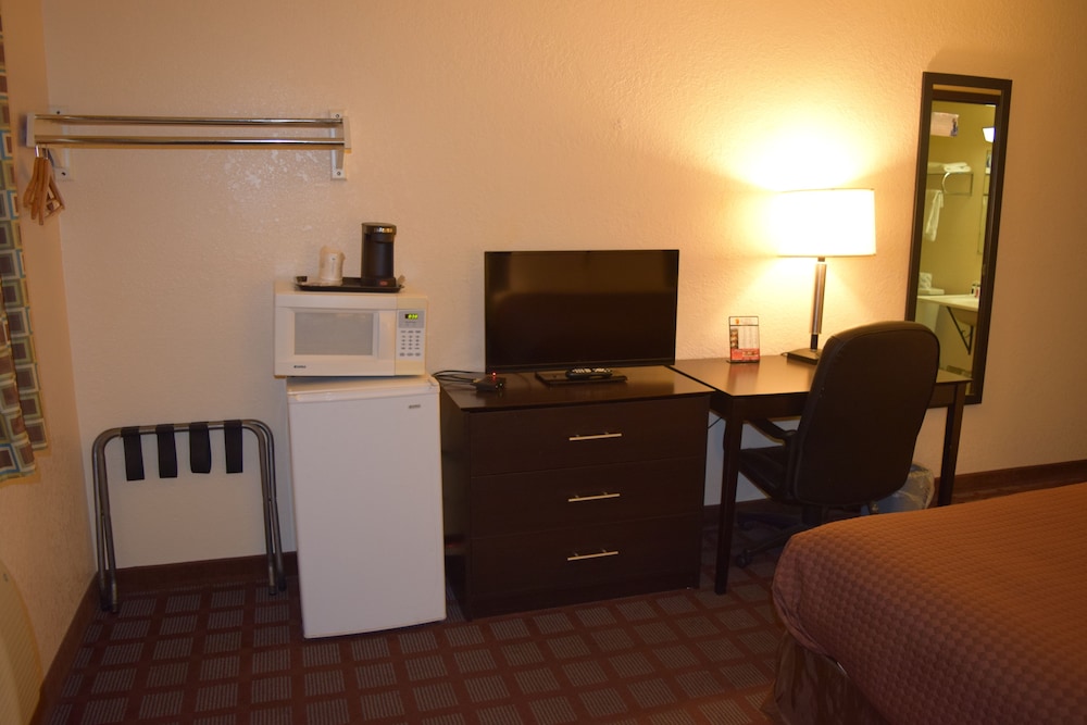 Super 8 by Wyndham Saginaw - photo 12