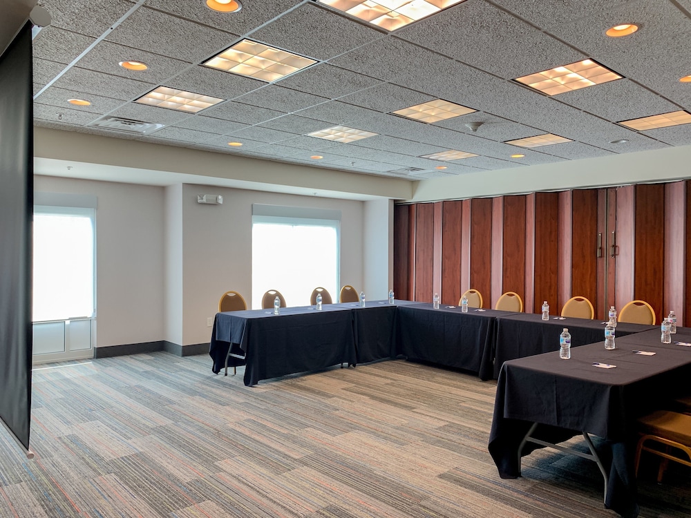 Holiday Inn Express & Suites Lexington Dtwn Area Keenland by IHG - photo 35