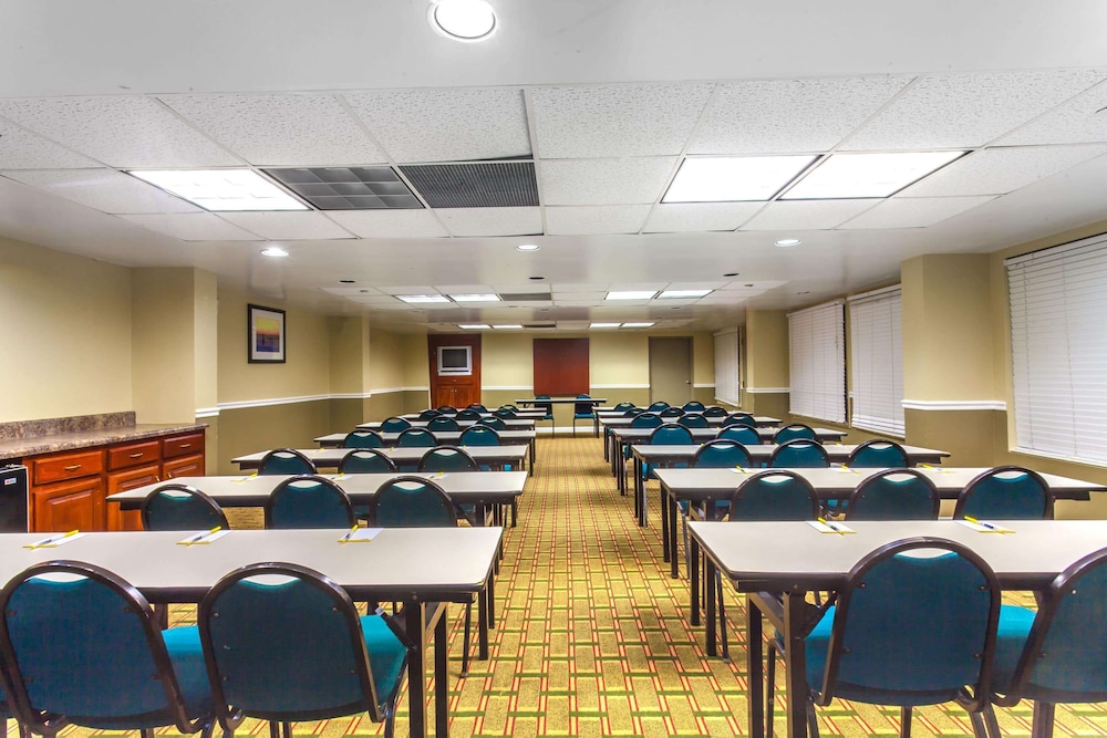 Days Inn by Wyndham Lebanon - photo 20