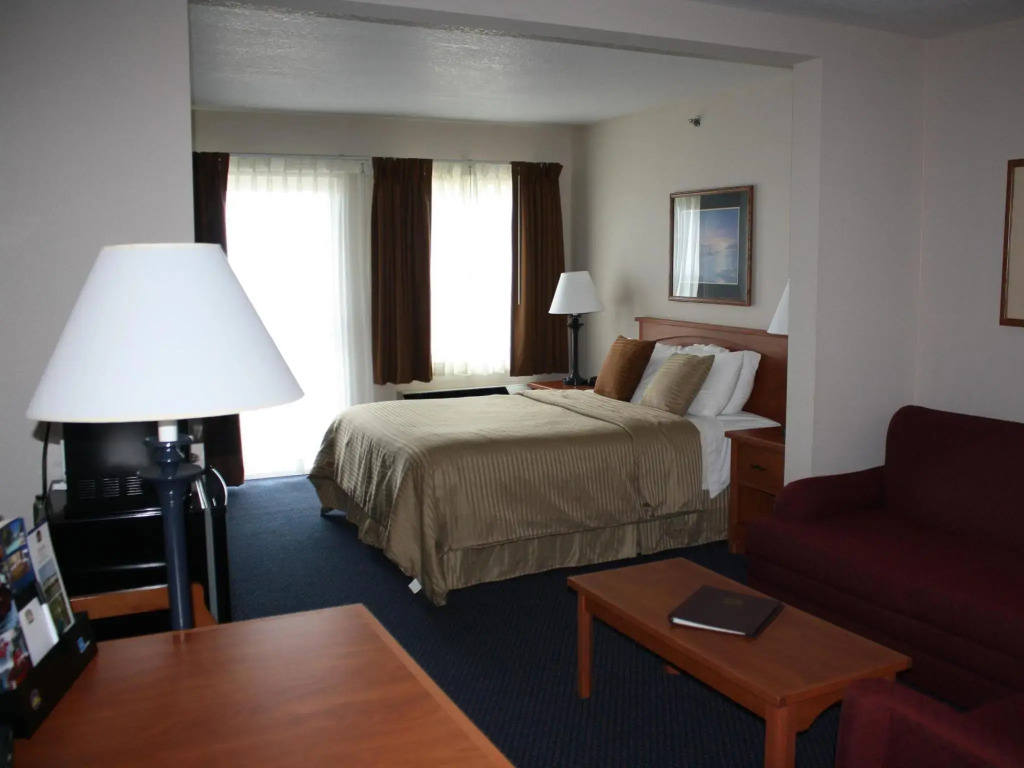 Magnuson Grand Lakefront - photo 8