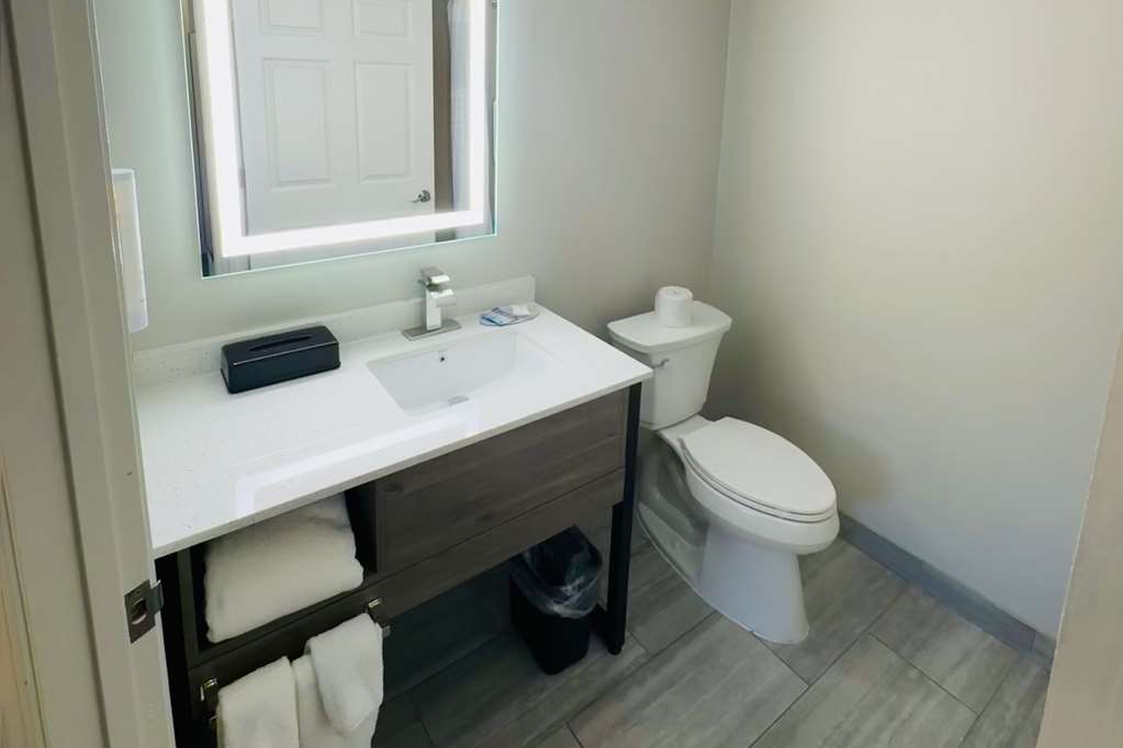 Clarion Pointe Albemarle - photo 22