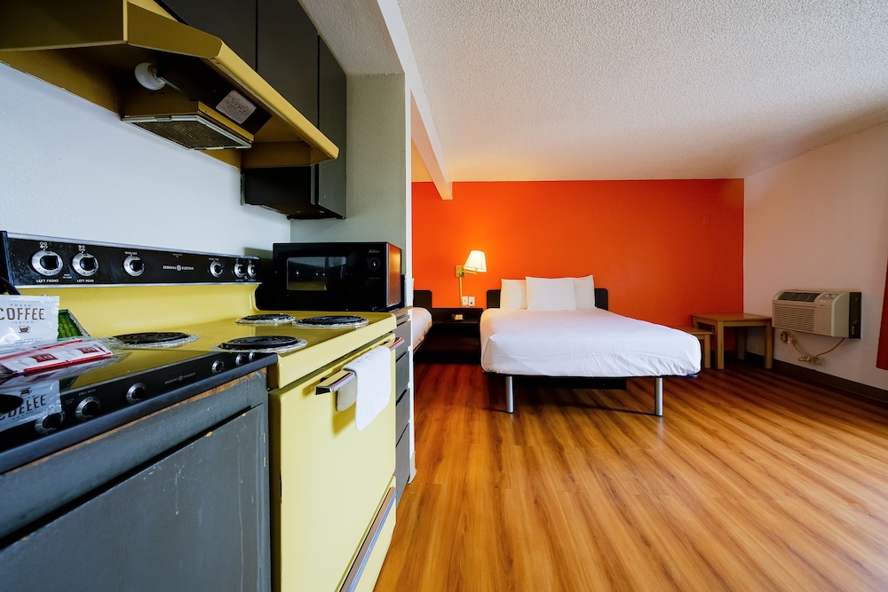 Hermiston Inn & Suites - photo 8