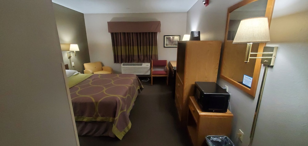 Super 8 Lisbon - photo 9