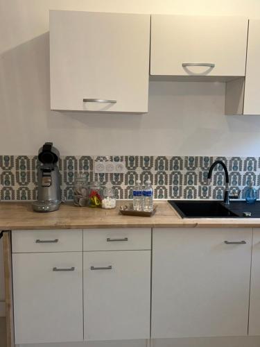 Spacieux T2 Climatise Pres du Centre Ville in Narbonne, France