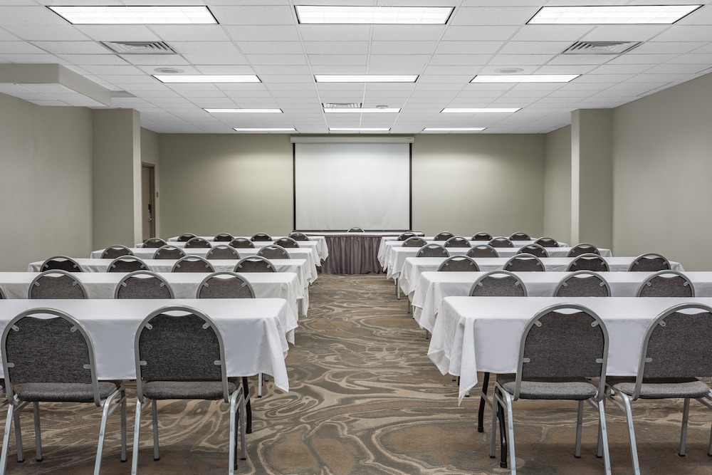 Holiday Inn Rockford by IHG - photo 31