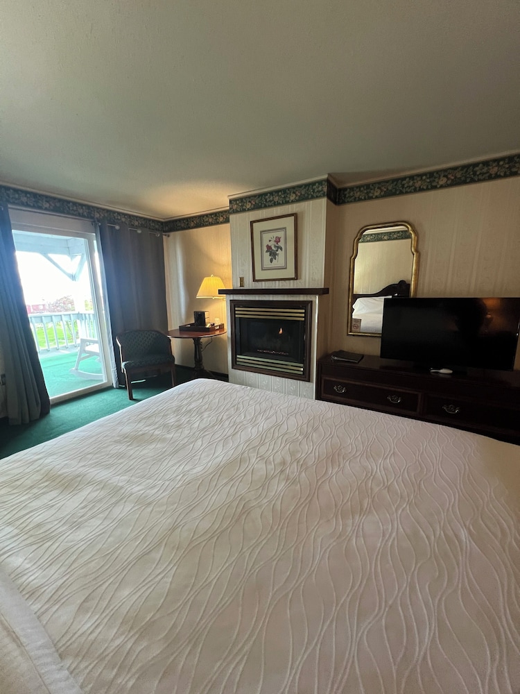 Webb's Year Round Resort - photo 8