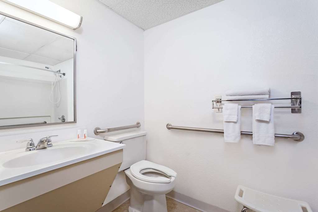 Super 8 by Wyndham Oneonta Cooperstown - photo 7