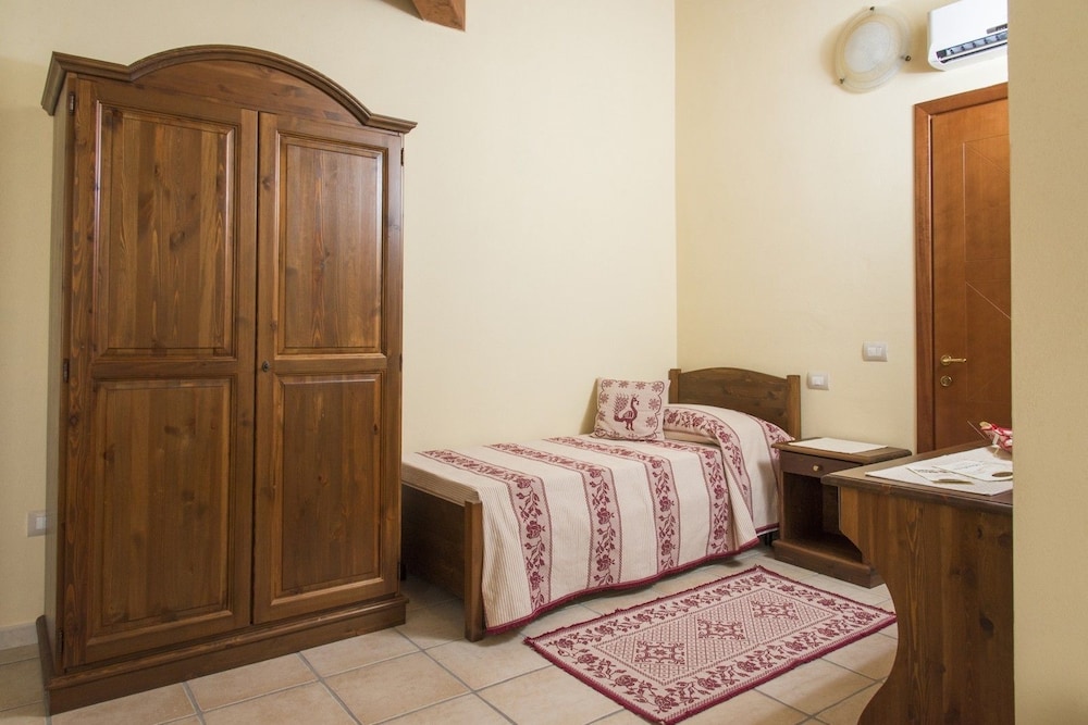Albergo Diffuso Il Mandorlo — Baressa — photo 5
