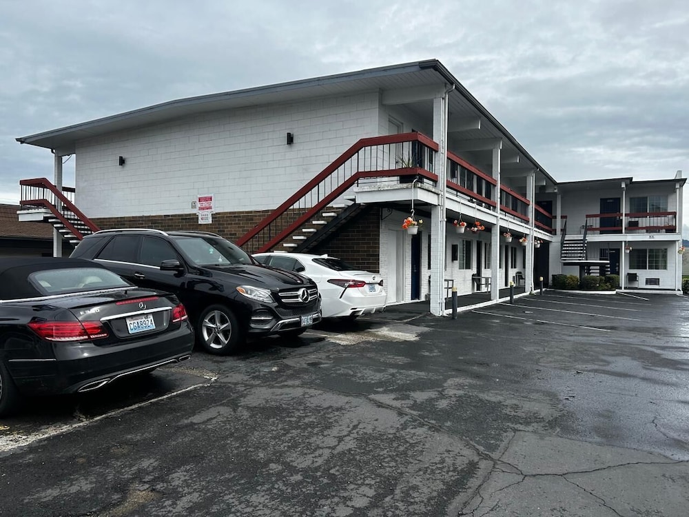 Travelers Inn by OYO Longview Kelso - photo 31