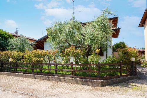 Villa Baccolo — 4-Star Luxury Hotel in Manerba Del Garda, Italy
