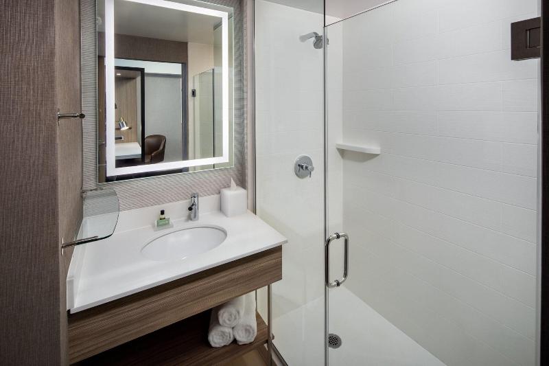 SpringHill Suites by Marriott New York JFK Airport Jamaica - photo 25