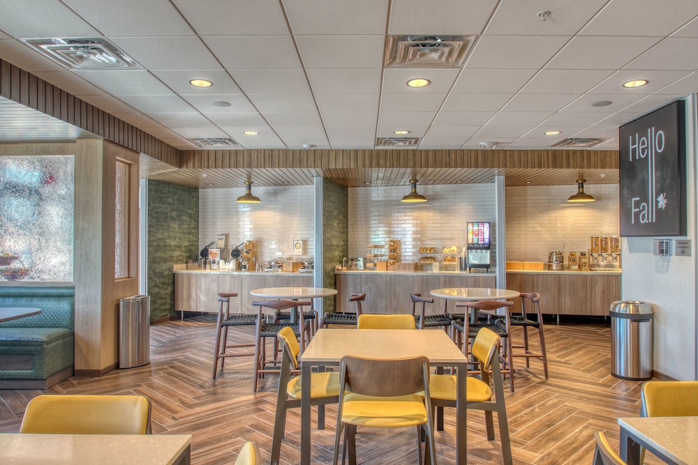 Fairfield Inn & Suites by Marriott Appleton - photo 20